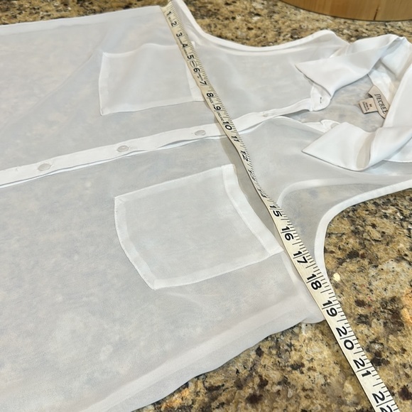 Top blouse sheer sleeveless white top size medium - Picture 2 of 8